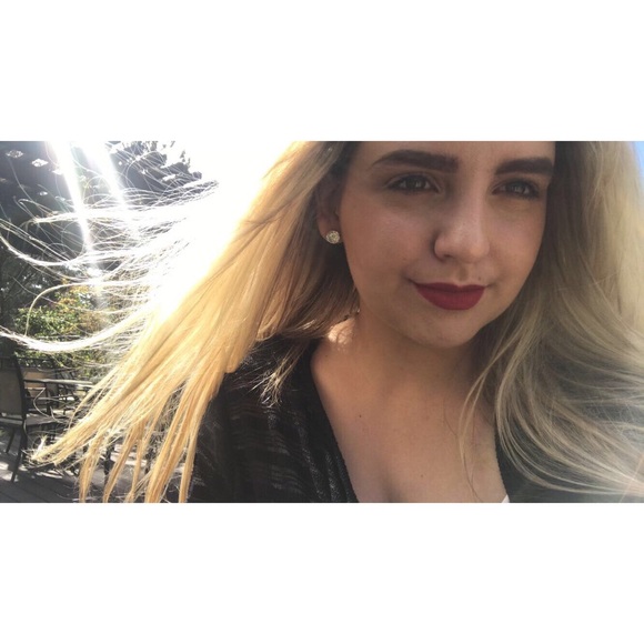 Meet your Posher, Stephanie - Picture 1 of 1